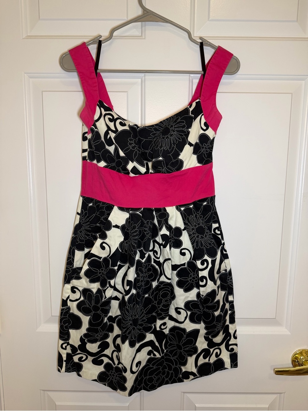B. Smart Y2K Black & White Floral Mini Dress with Hot Pink Accents